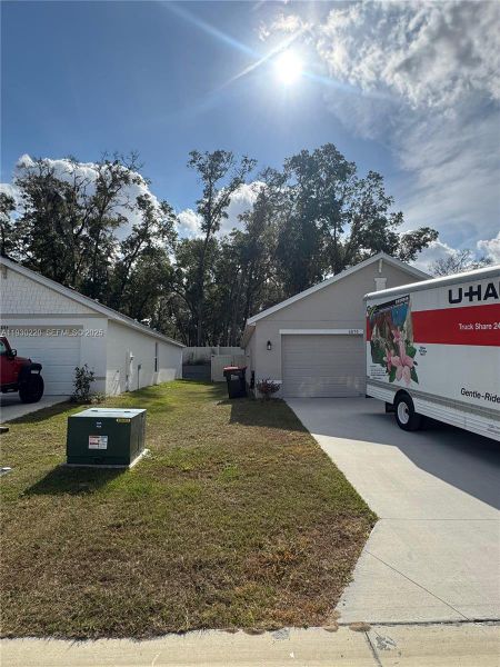 Exterior details and patio area of a home in Autumn Glen, Belleview (Image 18).