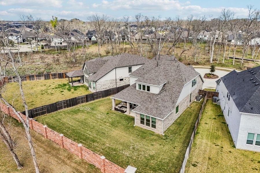 Exterior details and patio area of a home in Sienna, Missouri City (Image 25).