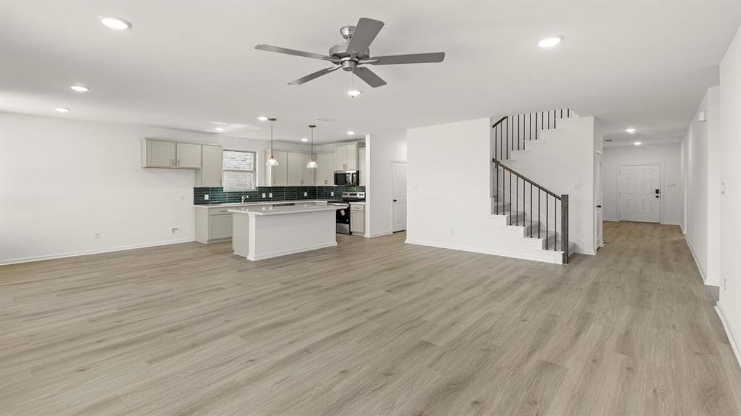 08. 2826 Wagoner - Family (3) 08. 2826 Wagoner - Family (3)