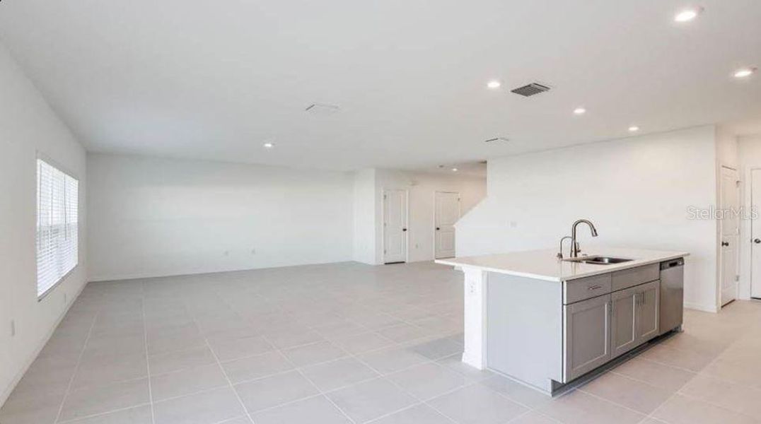 Spacious, unfurnished interior of a new home in Palm Wind, Hudson (Image 10).