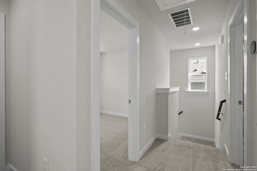 Spacious, unfurnished interior of a new home in Rosemont Hill, San Antonio (Image 26).