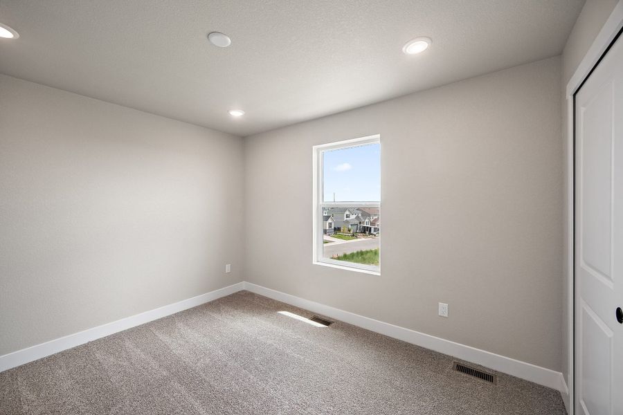 Spacious, unfurnished interior of a new home in Trails at Aspen Ridge-3, Colorado Springs (Image 31).