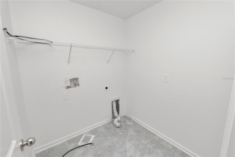 Spacious, unfurnished interior of a new home in Ranches at Lake McLeod, Eagle Lake (Image 17).