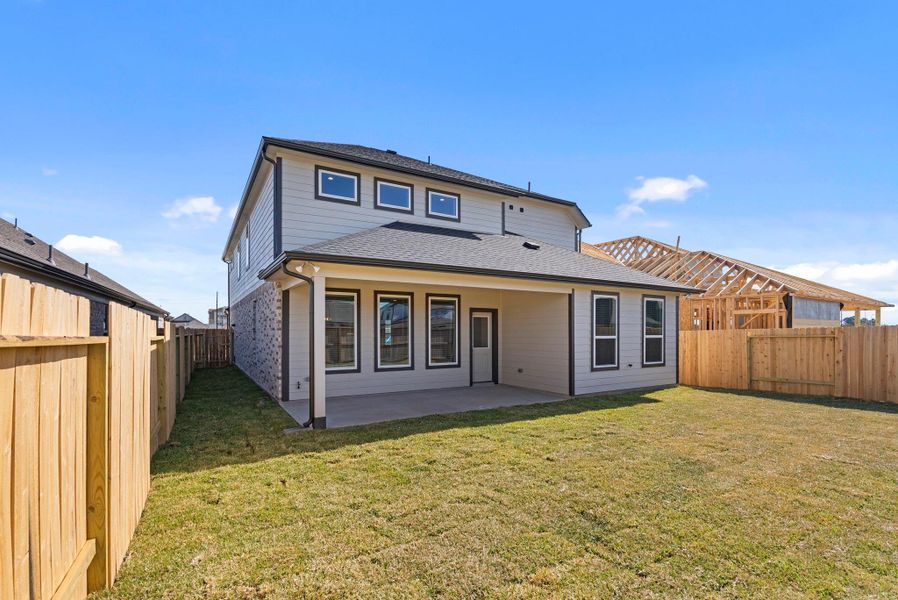 Exterior details and patio area of a home in Morton Creek Ranch, Katy (Image 4).