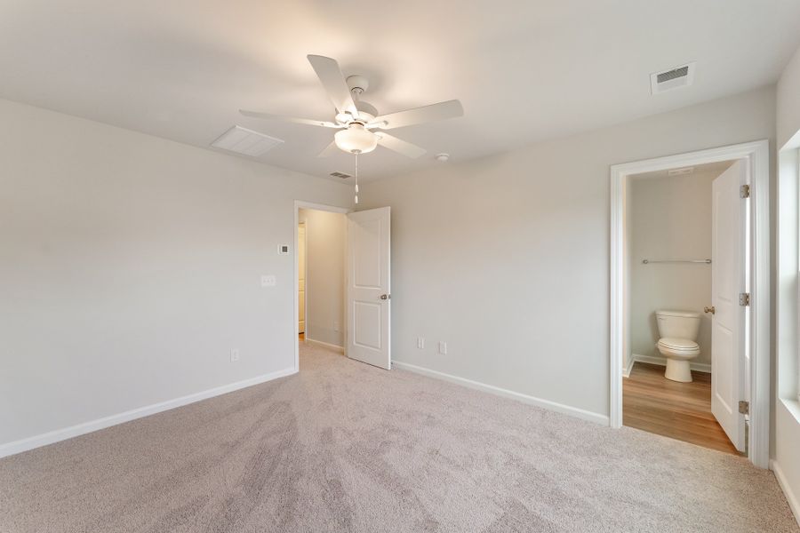 Spacious, unfurnished interior of a new home in Edwards Station, Taylors (Image 13).