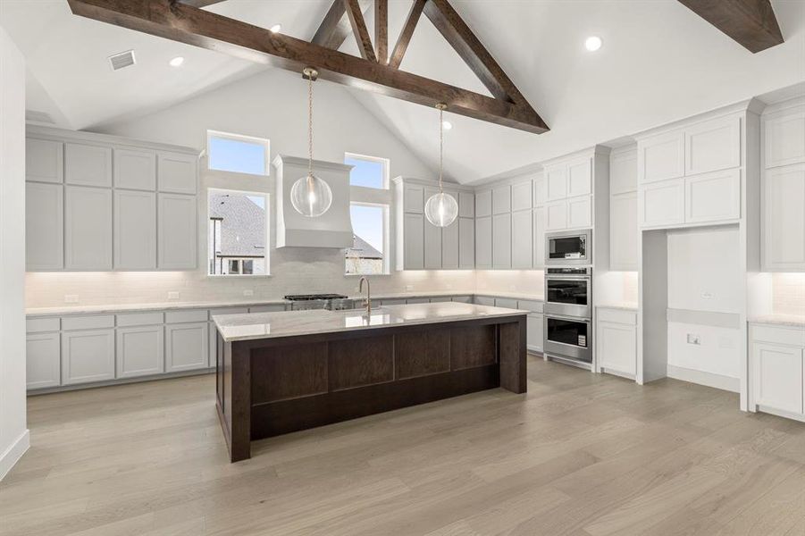 23. 200 Pearland - Kitchen (2)