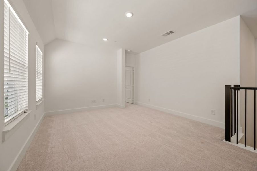 Spacious, unfurnished interior of a new home in Chelsea Commons, Allen (Image 27).