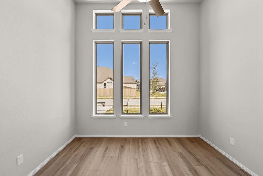 Spacious, unfurnished interior of a new home in , Conroe (Image 28).