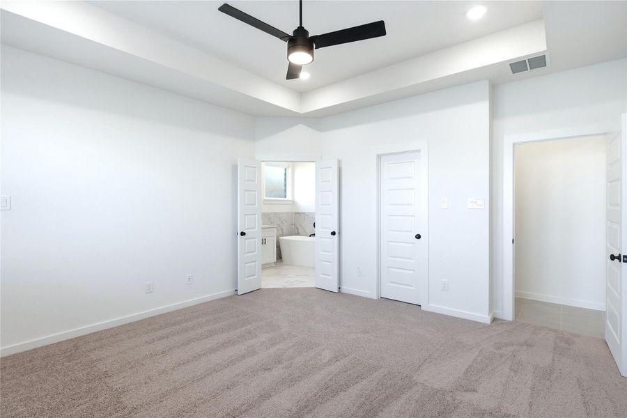 Spacious, unfurnished interior of a new home in Foxtail Palms, Manvel (Image 21).
