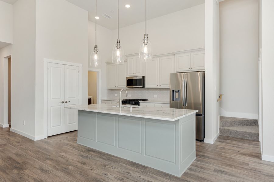 Furnished interior view inside a new home in Cottonwood Creek, Rowlett (Image 11).