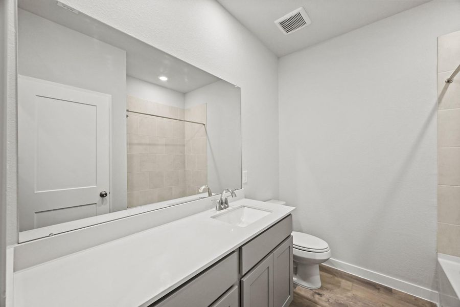 Furnished interior view inside a new home in Magnolia Springs, Montgomery (Image 9).