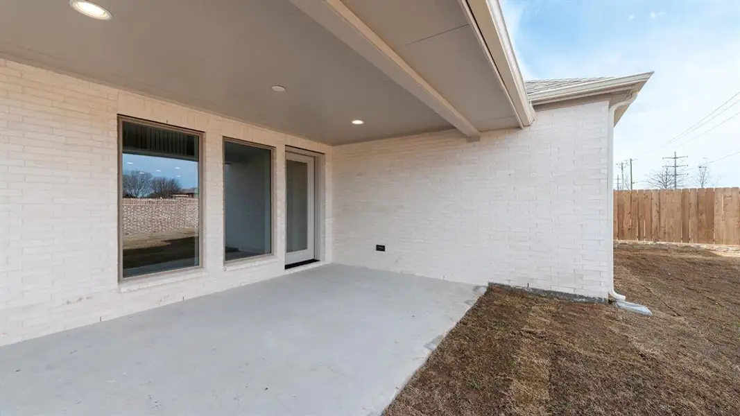 Exterior details and patio area of a home in Avondale, Fate (Image 3).