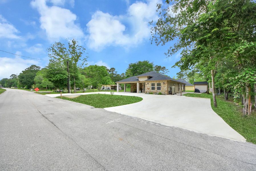 Front exterior of a new home in , Crosby, TX, highlighting curb appeal (Image 1). Front exterior of a new home in , Crosby, TX, highlighting curb appeal (Image 1).