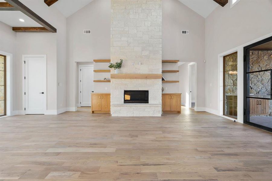 Spacious, unfurnished interior of a new home in , Weatherford (Image 21).