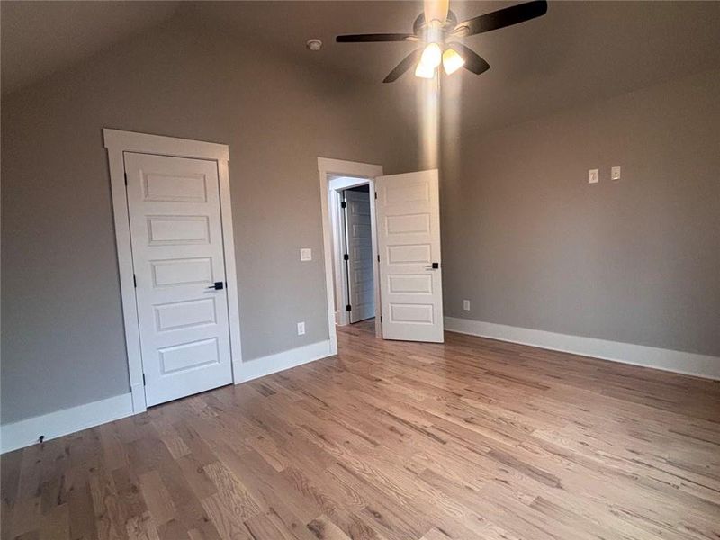 Spacious, unfurnished interior of a new home in , Jefferson (Image 25).