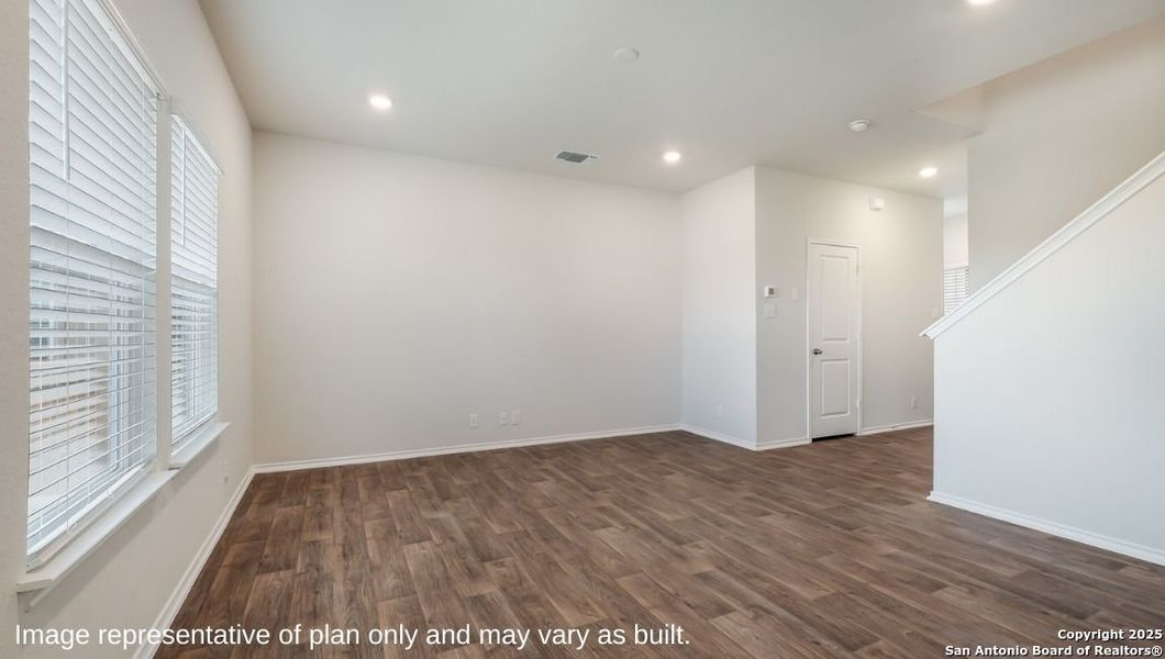 Spacious, unfurnished interior of a new home in Stonehill, San Antonio (Image 13).