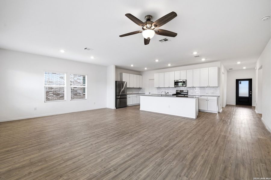 Spacious, unfurnished interior of a new home in Brookmill, San Antonio (Image 24).