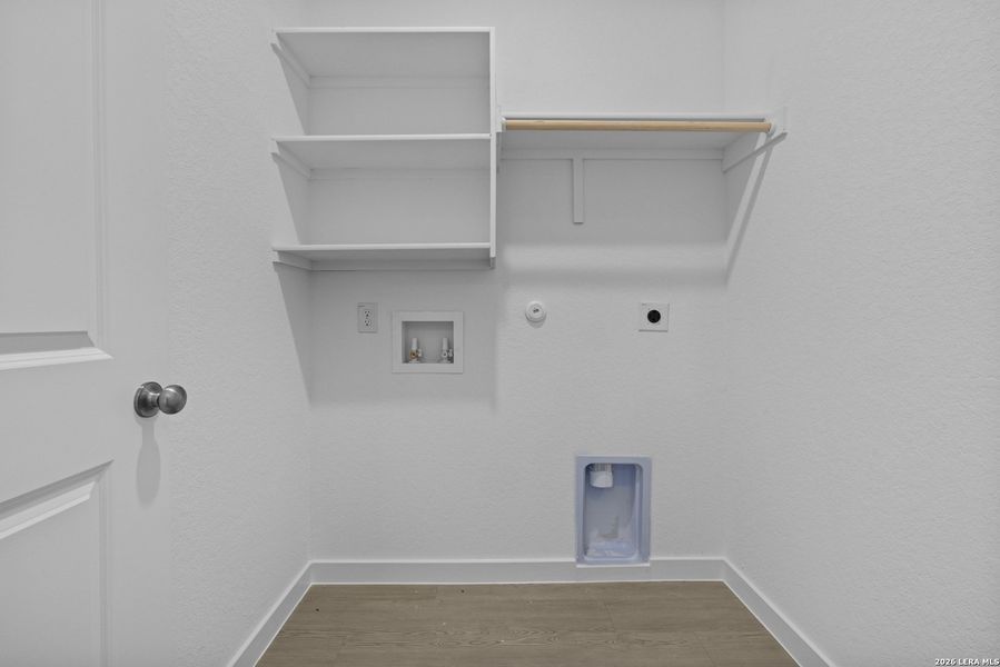 Spacious, unfurnished interior of a new home in Voss Farms, New Braunfels (Image 13).