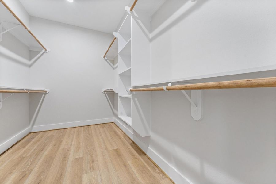 Spacious, unfurnished interior of a new home in Blalock Square, Houston (Image 18).