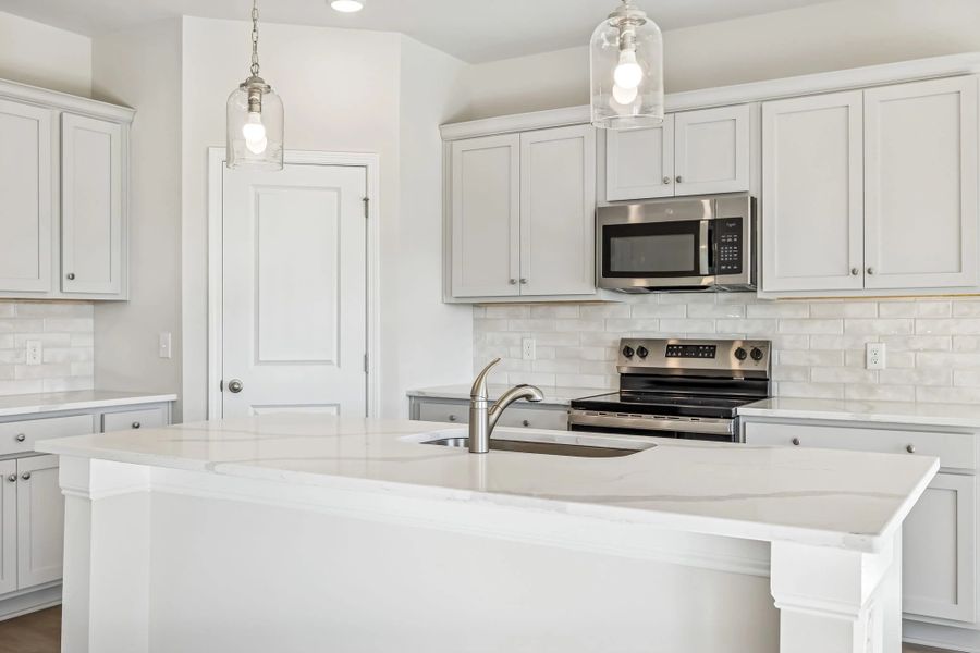 Furnished interior view inside a new home in Cades Bluff, Lebanon (Image 10).