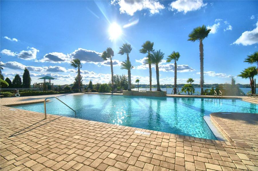 Community amenities in , Auburndale (Image 69).