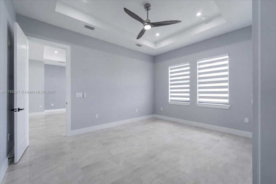 Spacious, unfurnished interior of a new home in , Lehigh Acres (Image 18).