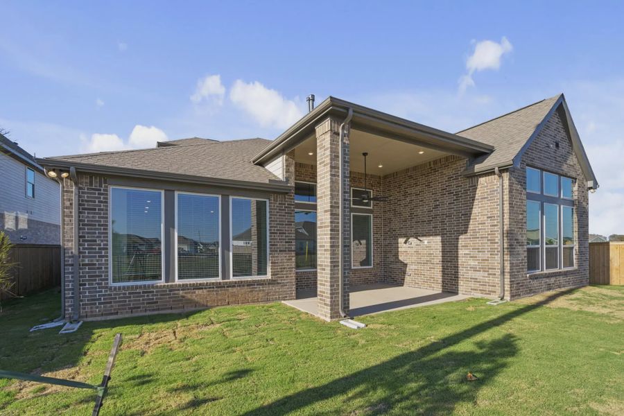 Representative exterior details of a home built from the Rivercrest by Chesmar Homes in Fulshear Lakes, Fulshear (Image 4).
