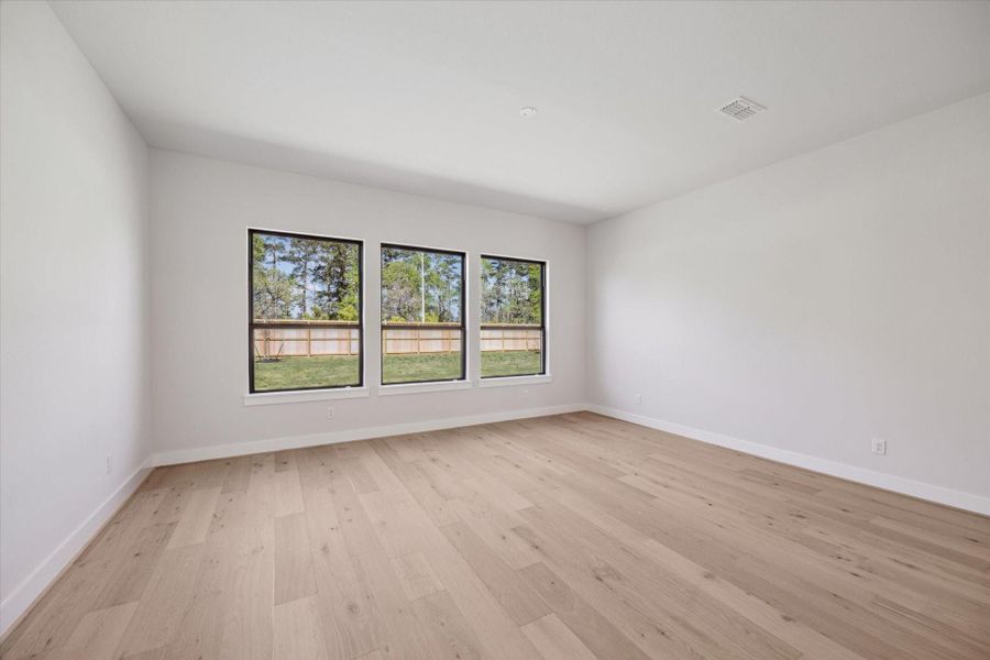 Spacious, unfurnished interior of a new home in Grand Central Park, Conroe (Image 10). Spacious, unfurnished interior of a new home in Grand Central Park, Conroe (Image 10).