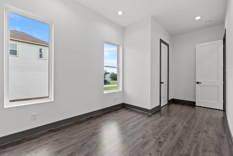 Spacious, unfurnished interior of a new home in , Houston (Image 17).