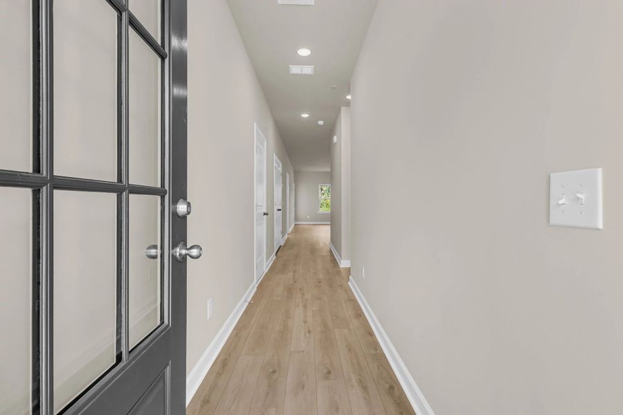 Similar Palmetto floorplan with Serene Collection. Features and finishes vary.