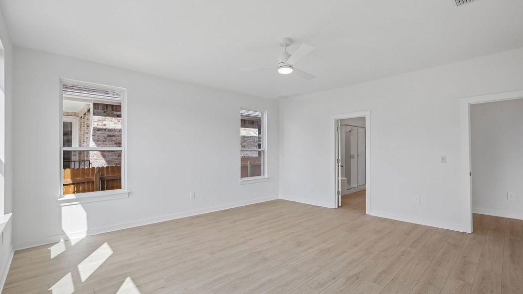 Spacious, unfurnished interior of a new home in Rosenbusch Ranch, Leander (Image 31).