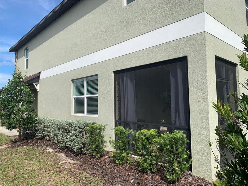 Exterior details and patio area of a home in , Zephyrhills (Image 1).