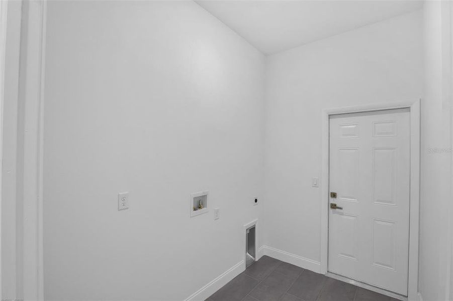 Spacious, unfurnished interior of a new home in , Dunnellon (Image 23).