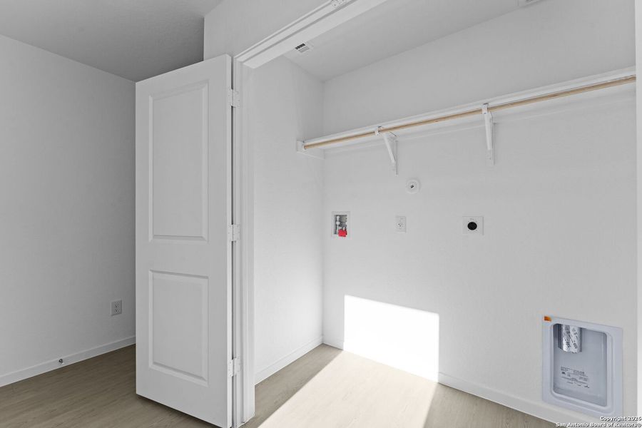 Spacious, unfurnished interior of a new home in Friendship Oaks, Fredericksburg (Image 19). Spacious, unfurnished interior of a new home in Friendship Oaks, Fredericksburg (Image 19).