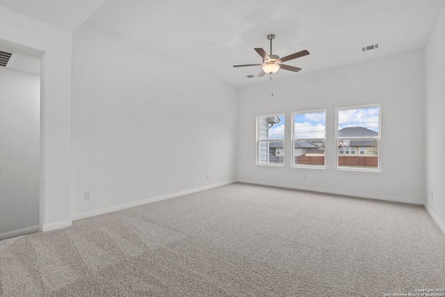 Spacious, unfurnished interior of a new home in Foxbrook, Cibolo (Image 31).