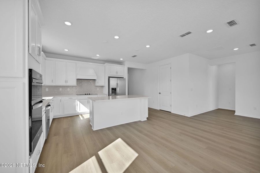 Spacious, unfurnished interior of a new home in Murray Farms, Middleburg (Image 17).