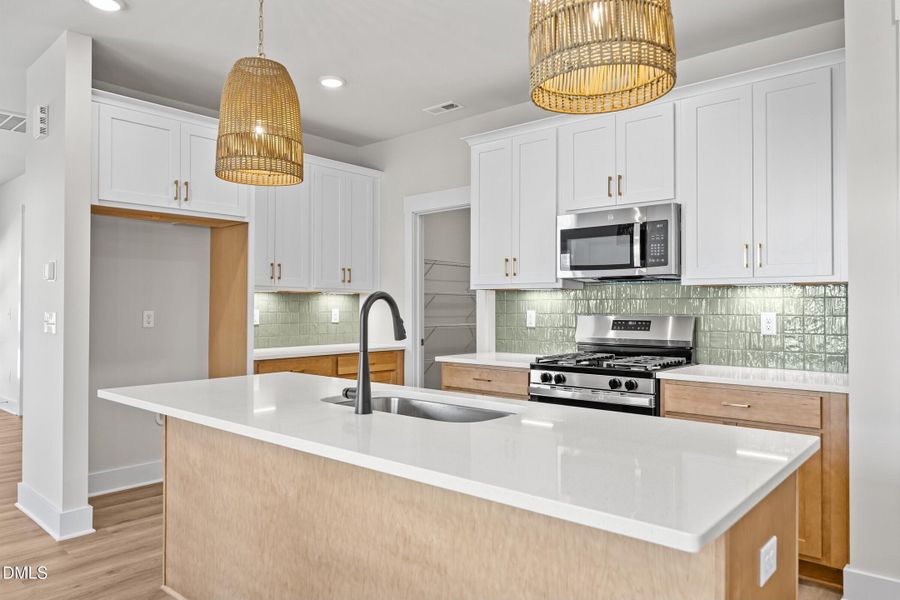 002_AP2-0308 Kitchen_4 - Medium