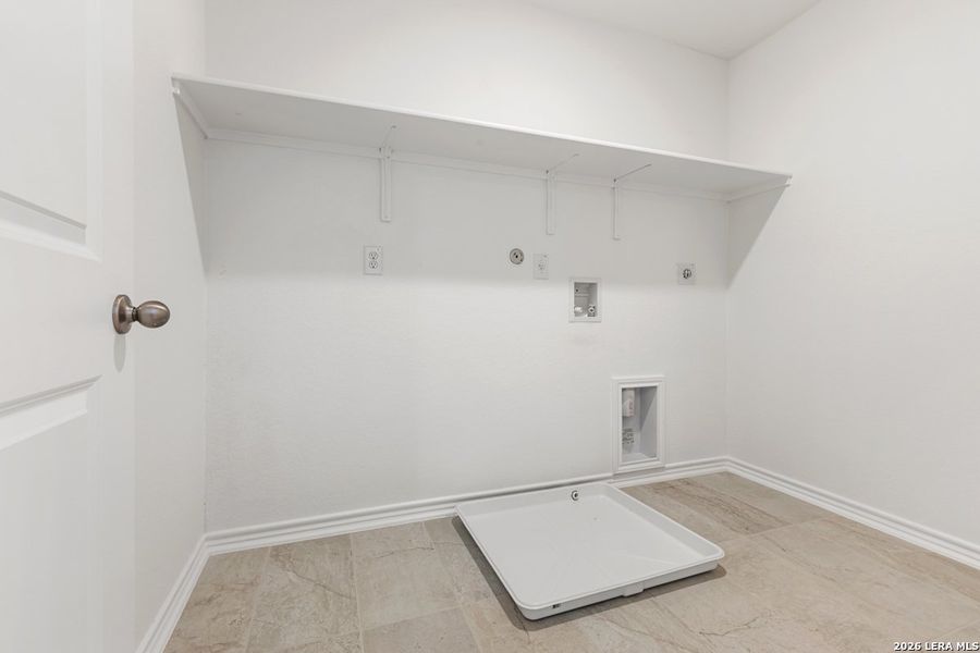 Spacious, unfurnished interior of a new home in The Granary - Heritage Collection, San Antonio (Image 26).