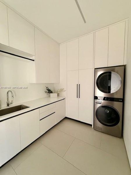 Furnished interior view inside a new home in , Pinecrest (Image 31).