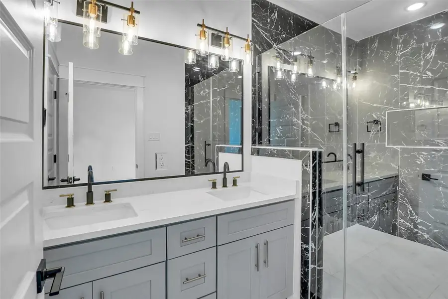 Master Bathroom Master Bathroom