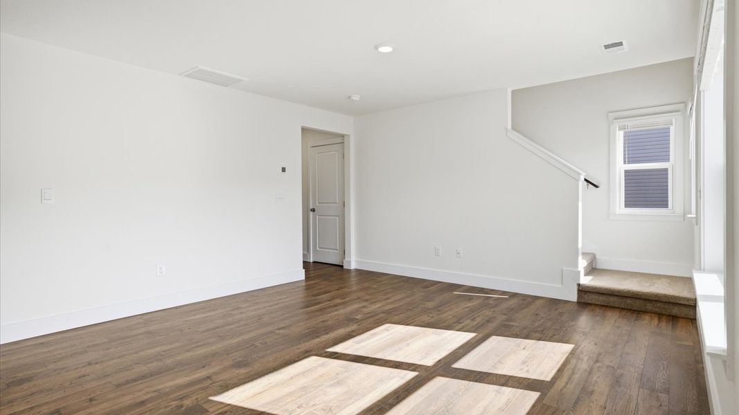 Spacious, unfurnished interior of a new home in Emory Creek, Harriman (Image 20).