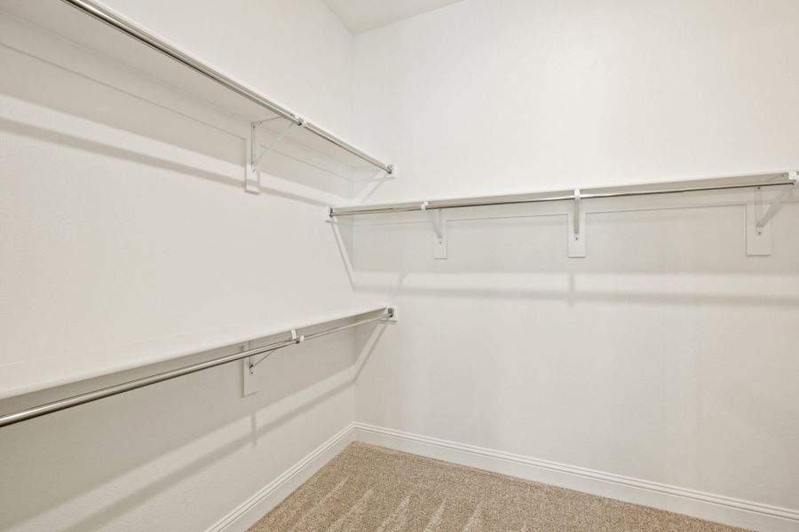 Spacious, unfurnished interior of a new home in Myrtle Creek, Waxahachie (Image 41).