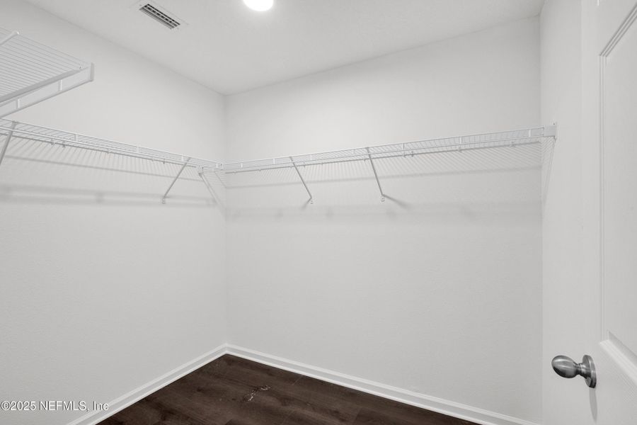Spacious, unfurnished interior of a new home in , Palatka (Image 20).