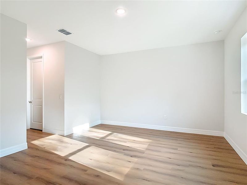 Spacious, unfurnished interior of a new home in , Eustis (Image 47).