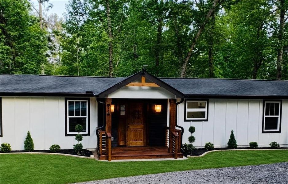 Exterior details and patio area of a home in , Conyers (Image 20).