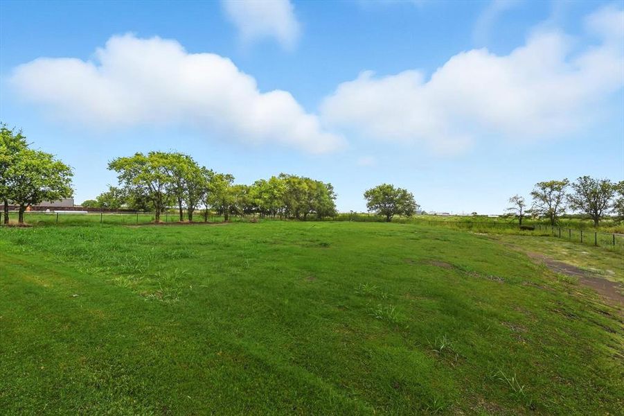 Natural landscape and outdoor views near in Sanger (Image 22). Natural landscape and outdoor views near in Sanger (Image 22).