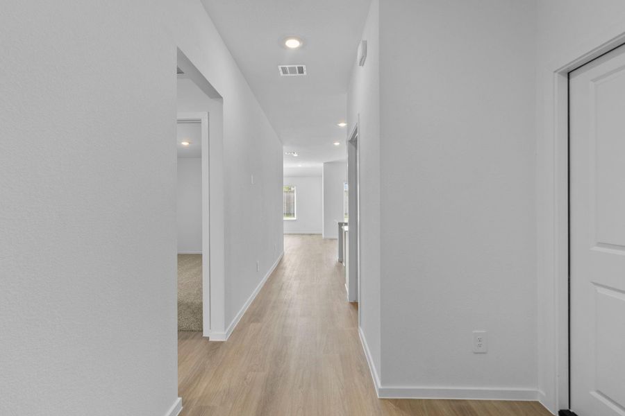 Spacious, unfurnished interior of a new home in Harrington Trails at The Canopies, Splendora (Image 16).