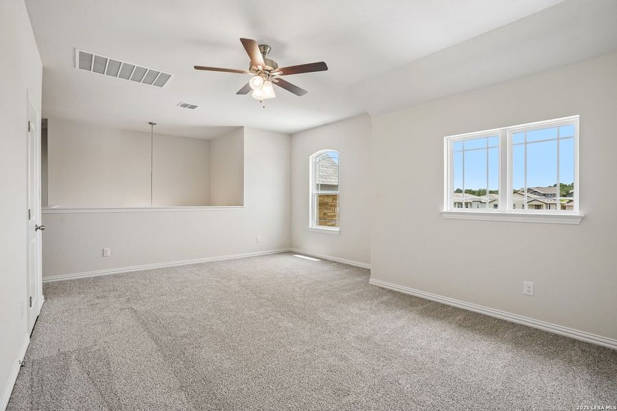 Spacious, unfurnished interior of a new home in Veranda, San Antonio (Image 14).