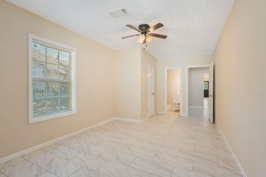 Spacious, unfurnished interior of a new home in , Hearne (Image 19). Spacious, unfurnished interior of a new home in , Hearne (Image 19).