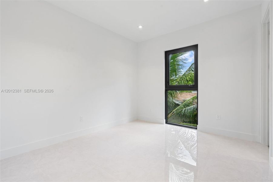 Spacious, unfurnished interior of a new home in , Miami (Image 14).
